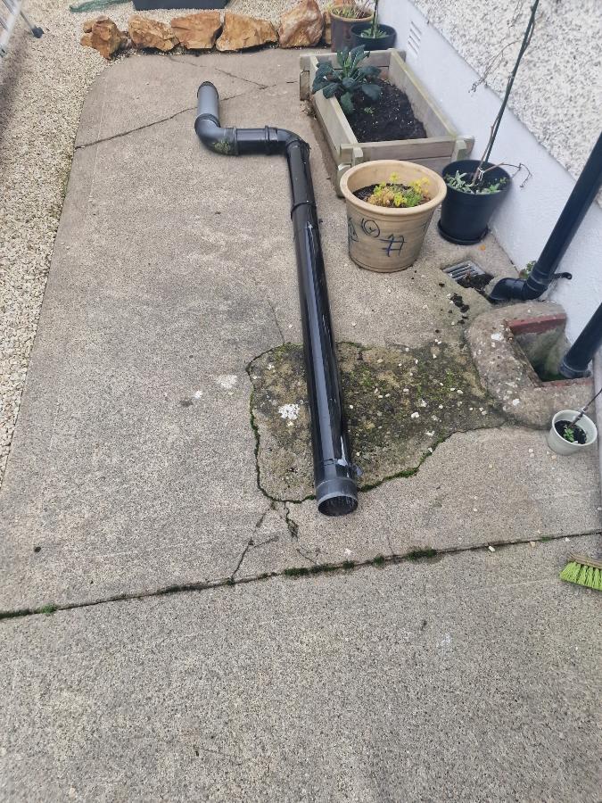 Re attach Pipe to wall ASAP €70